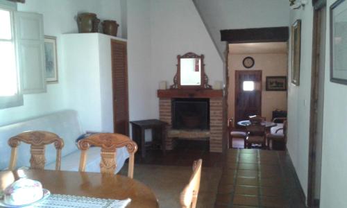  Charming rural house Caserio La Chirala, ideal para familia private pool, Pension in Enguera