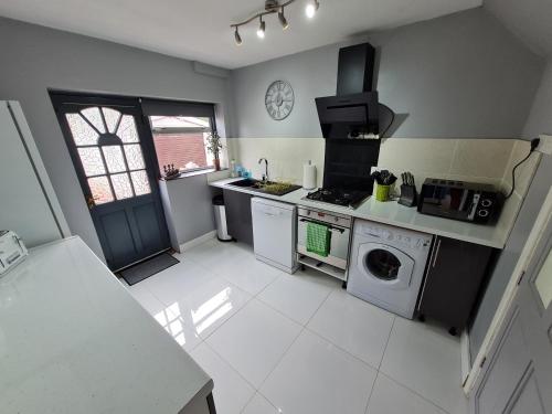 Contractor House with Parking & Netflix & EV Charging BAC by Passionfruit Properties