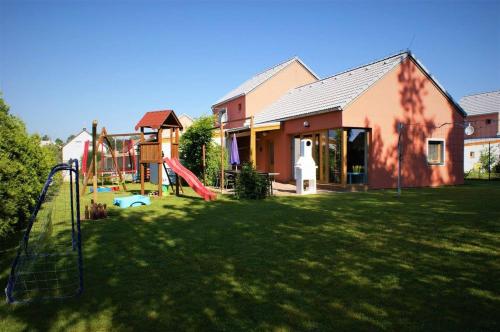 Dārzs, Buxusson Resort in Lomnice Nad Luznici
