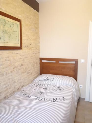  Room in Guest room - Quiet Single Room in Valencia, with Large Terrace for pets in Valencia