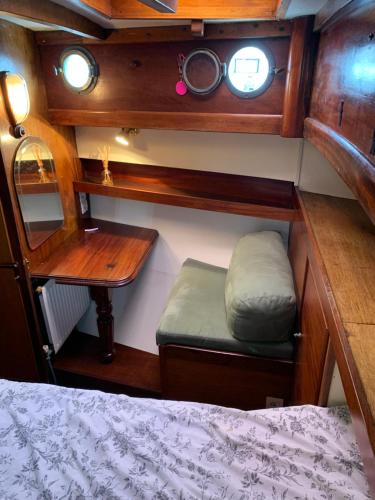 Boat image 10