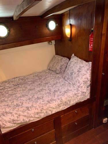 Boat image 8