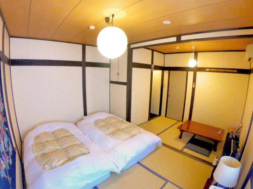 Japanese Style Twin Room with Bathroom / 202：SARUBOBO