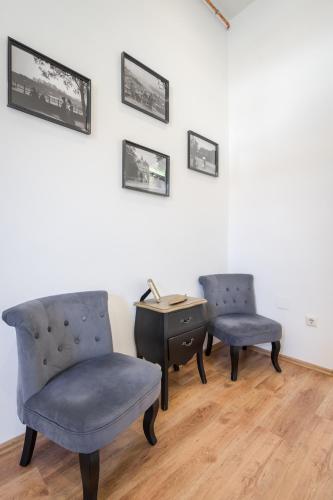 Three-Bedroom Apartment image 9