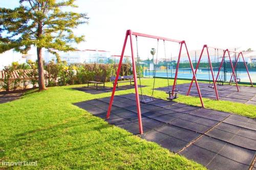 สนามเด็กเล่น, Apt 2 Quartos, Piscina, AC, Campo de Ténis, Prestige For Home (Apt 2 Quartos, Piscina, AC, Campo de Tenis, Prestige For Home) in วาเล ดา อาร์รันกาดา