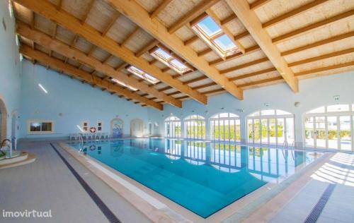 สระว่ายน้ำ, Apt 2 Quartos, Piscina, AC, Campo de Ténis, Prestige For Home (Apt 2 Quartos, Piscina, AC, Campo de Tenis, Prestige For Home) in วาเล ดา อาร์รันกาดา
