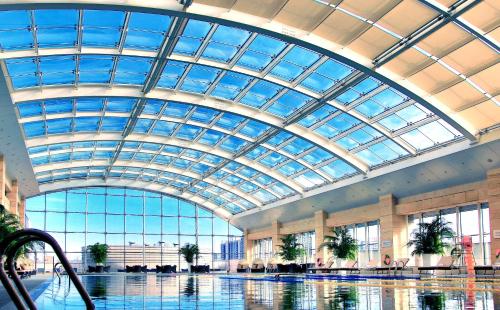 Swimming pool, Crowne Plaza Beijing Lido in Wangjing Science Park & 798 Art Zone