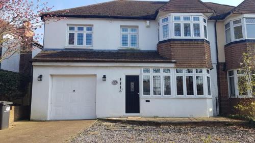 Lovely 5-Bed House in Maidstone gîte à louer Maidstone