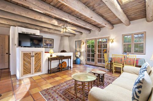 Casa Diamante - Railyard Gem, Walk to The Plaza