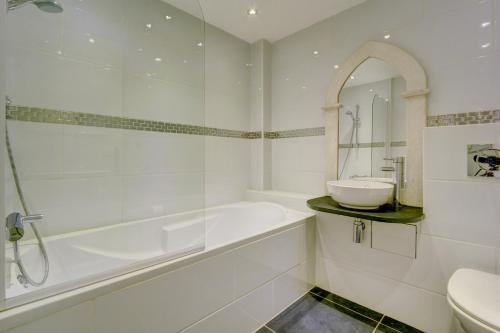 Two-Bedroom Apartment image 6