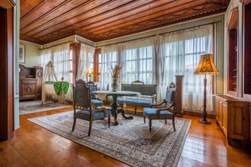Old Legends Hotel - image 4
