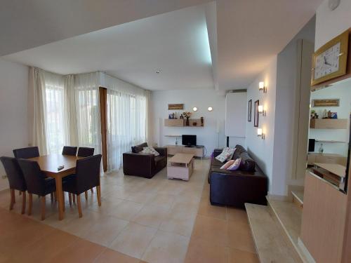 Fantastic Sea View Sun village Byala in 比亞拉