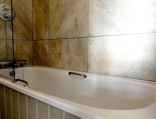 Causeway Hotel - image 13