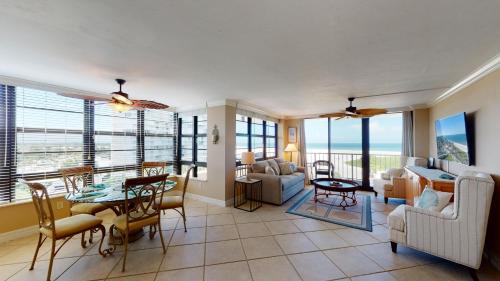 South Seas Tower 3 Unit 706 - image 4