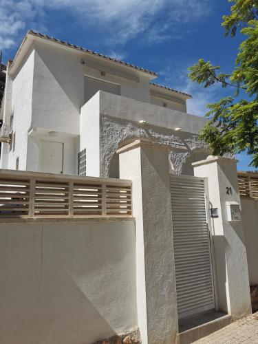 Casa MYA con terreno privado y parking compartido - a 800m de Playa Poniente - Abdet