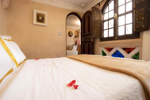 1 queen bed, 1 twin bed