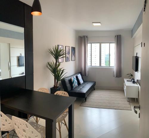 共用Lounge/電視區, 1103- Apartamento Encantador, amplo e decorado, mobiliario moderno, cozinha completa com utensilios  in 庫里奇巴郊區