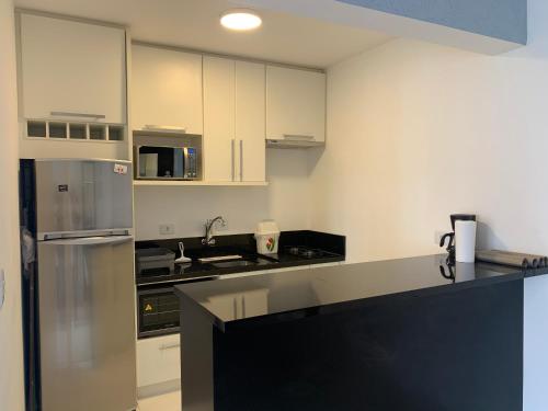 廚房, 1103- Apartamento Encantador, amplo e decorado, mobiliario moderno, cozinha completa com utensilios  in 庫里奇巴郊區