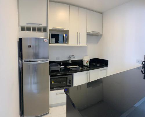 廚房, 1103- Apartamento Encantador, amplo e decorado, mobiliario moderno, cozinha completa com utensilios  in 庫里奇巴郊區
