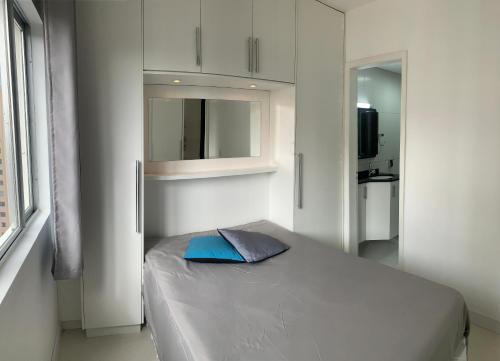 1103- Apartamento Encantador, amplo e decorado, mobiliario moderno, cozinha completa com utensílios , Excelente vista da cidade e localização privelegiada no bairro Bigorrilho