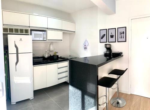 廚房, 1103- Apartamento Encantador, amplo e decorado, mobiliario moderno, cozinha completa com utensilios  in 庫里奇巴郊區