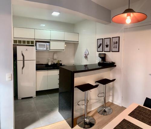 廚房, 1103- Apartamento Encantador, amplo e decorado, mobiliario moderno, cozinha completa com utensilios  in 庫里奇巴郊區