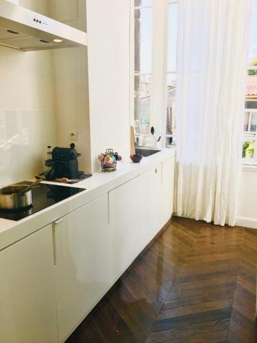 Chic Appartement in Bordeaux Golden Triangle