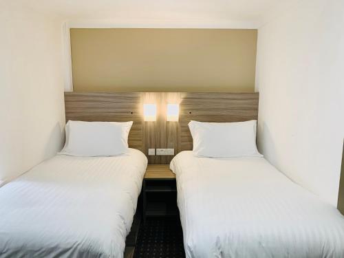 De Regency Style Hotel Room Type - Deluxe Twin Room