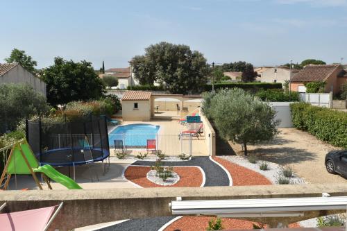 villa classée 4 étoiles avec piscine et boulodrome