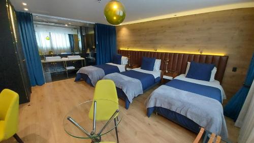 3 twin beds