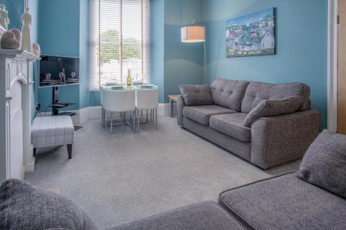 Flint House - 2 Bedroom Apartment - Tenby