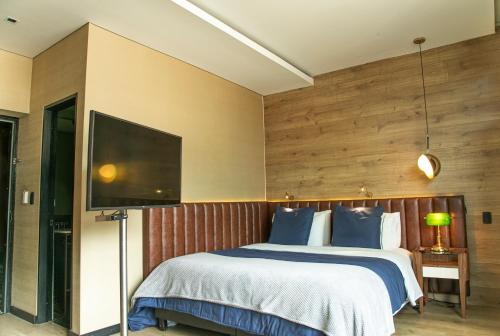 1 twin bed