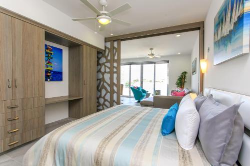 Stunning Marea with Stellar Oceanview Rooftop Pool! - image 4