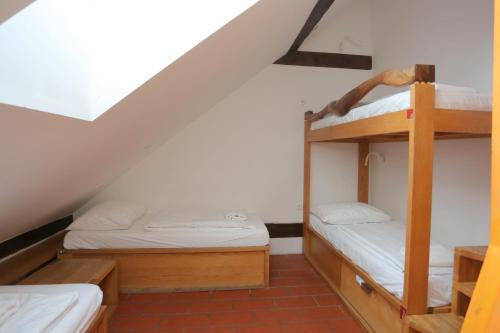 Quarto quádruplo, casa de banho privada, 4 camas