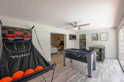 Pool Home - Close to beaches, food, downtown! detail