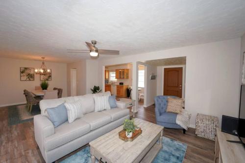 Pool Home - Close to beaches, food, downtown! detail