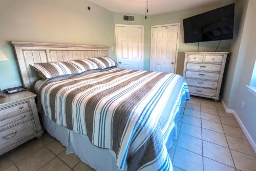 Tradewinds Unit 408 - image 3