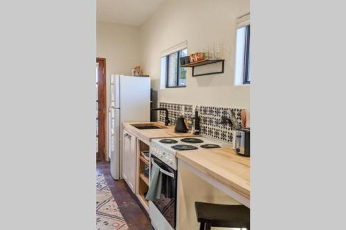 Hues Casita - Airy Studio Near U of A