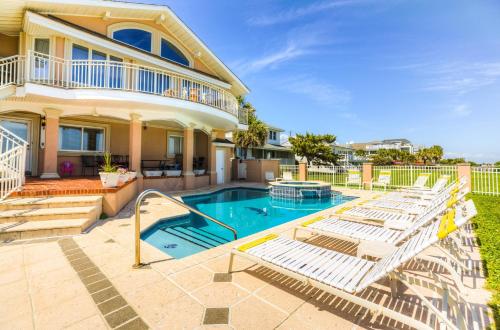 Oceanfront Duplex downtown Myrtle Beach putting green pool great location and near Sky Wheel - image 6