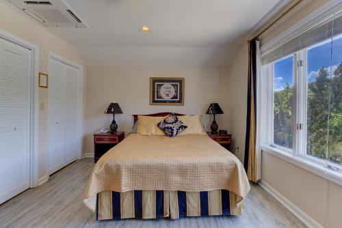 Oceanfront Duplex downtown Myrtle Beach putting green pool great location and near Sky Wheel