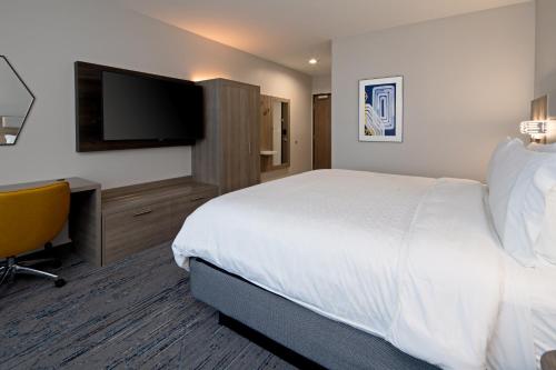 Holiday Inn Express & Suites - Valencia - Santa Clarita, an IHG Hotel in Valencia, USA