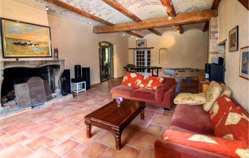 Amazing home in Loriol-sur-Drme with WiFi, Private swimming pool and Outdoor swimming pool