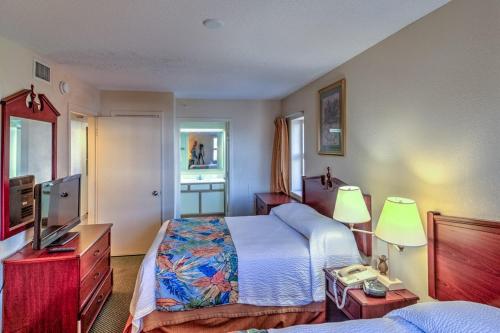 downtown myrtle beach that sleeps eight and is renovated near skywheel and downtown - image 6