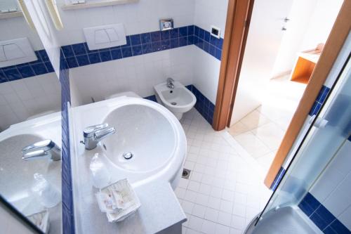 HOTEL ADRIA BEACH - image 5