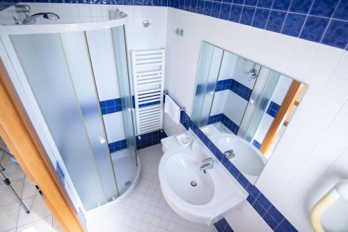 HOTEL ADRIA BEACH - image 12