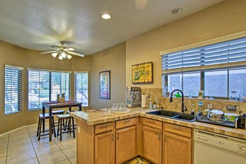 Charming Anthem Home with Fire Pit, 1 Mi to Park! in แอนเทม