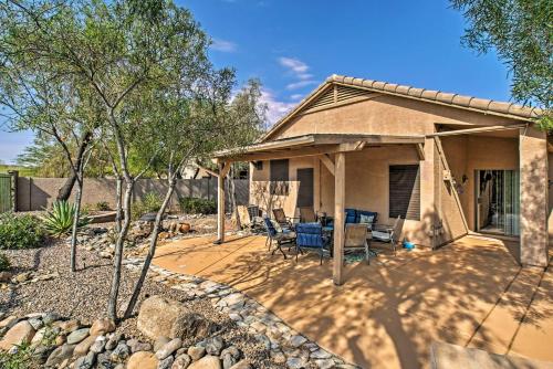 Charming Anthem Home with Fire Pit, 1 Mi to Park! in แอนเทม