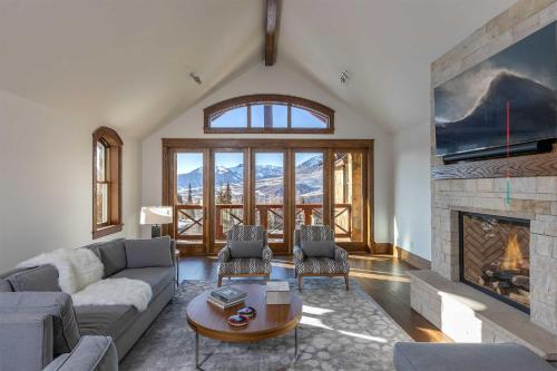 Luxurious Ski-InandSki-Out Telluride Penthouse!
