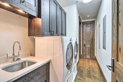 Luxurious Ski-In and Ski-Out Telluride Penthouse! - image 12