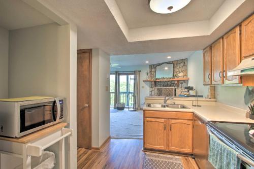 Updated Mtn-View Condo Steps to Otter Falls! - image 9